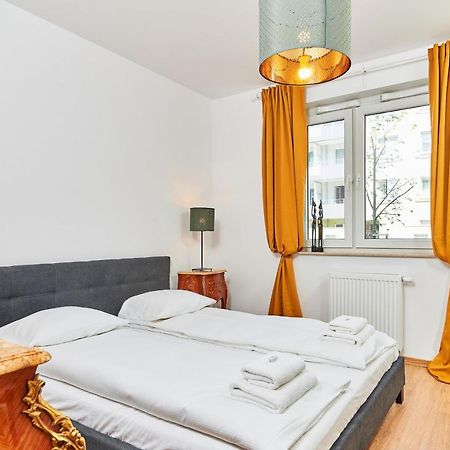 Vintage Apartment In New Estate With Parking - Krzyki Wroclaw By Noclegi Renters المظهر الخارجي الصورة