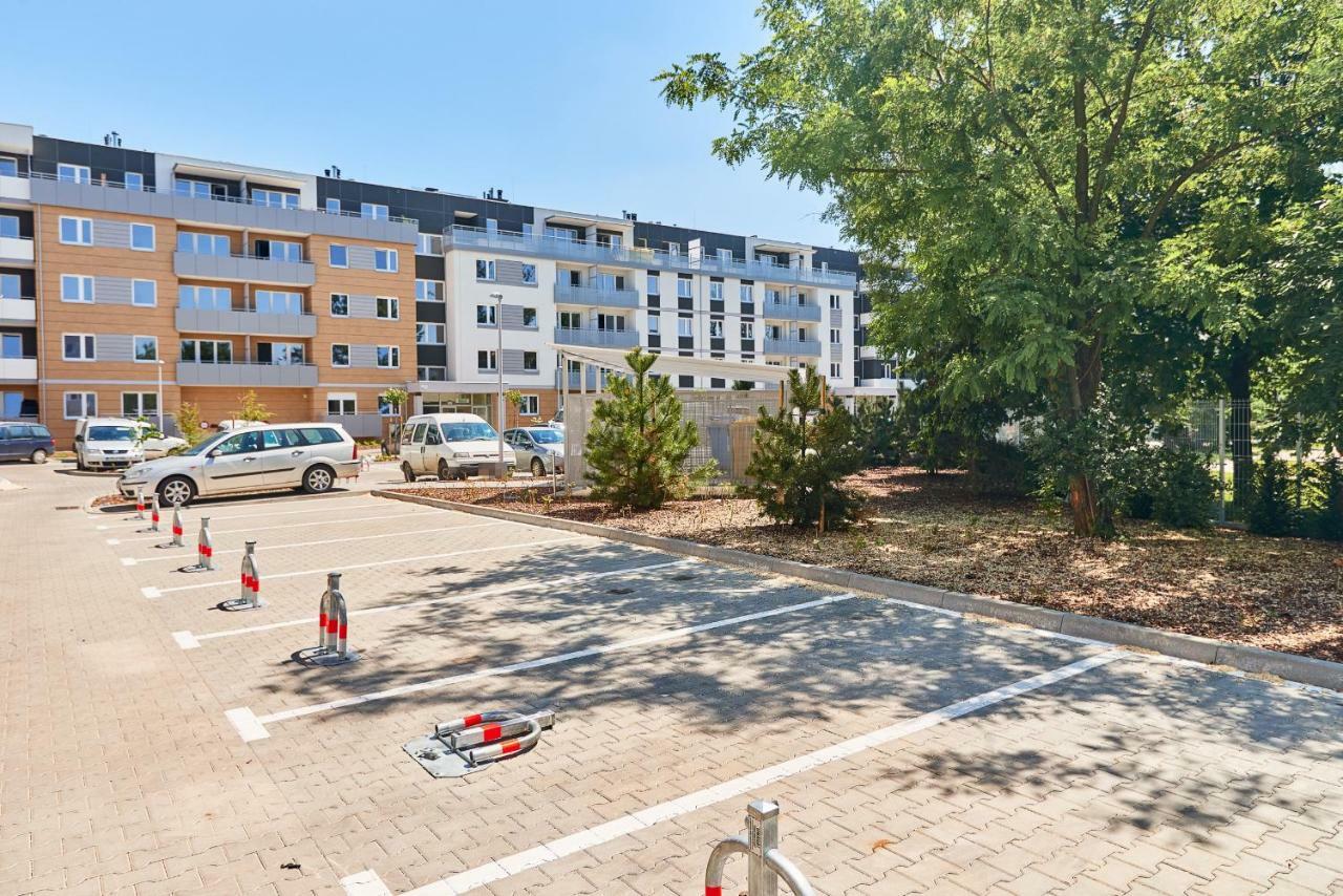 Vintage Apartment In New Estate With Parking - Krzyki Wroclaw By Noclegi Renters المظهر الخارجي الصورة
