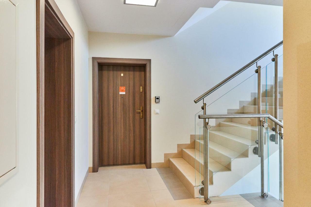 Vintage Apartment In New Estate With Parking - Krzyki Wroclaw By Noclegi Renters المظهر الخارجي الصورة