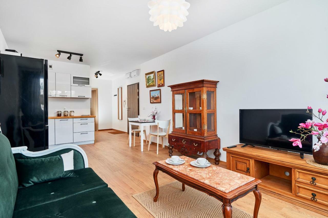 Vintage Apartment In New Estate With Parking - Krzyki Wroclaw By Noclegi Renters المظهر الخارجي الصورة