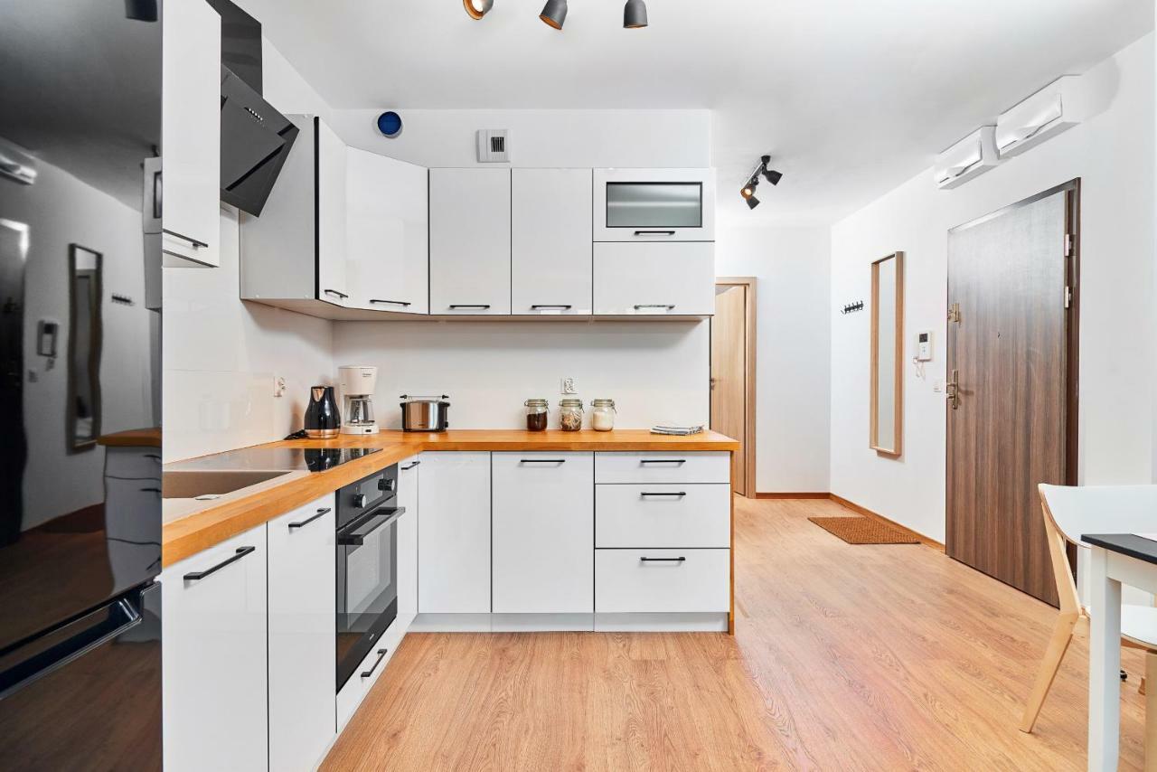 Vintage Apartment In New Estate With Parking - Krzyki Wroclaw By Noclegi Renters المظهر الخارجي الصورة