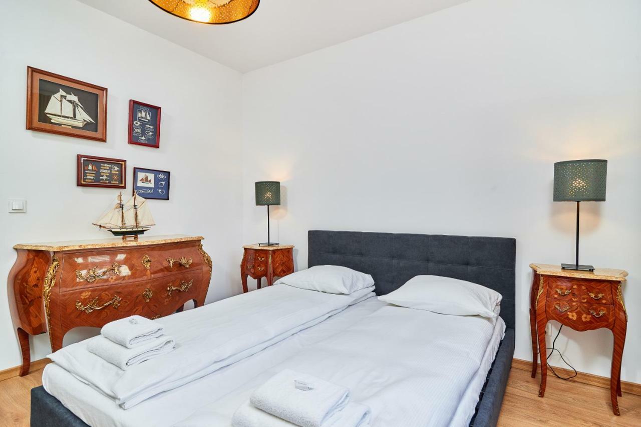 Vintage Apartment In New Estate With Parking - Krzyki Wroclaw By Noclegi Renters المظهر الخارجي الصورة